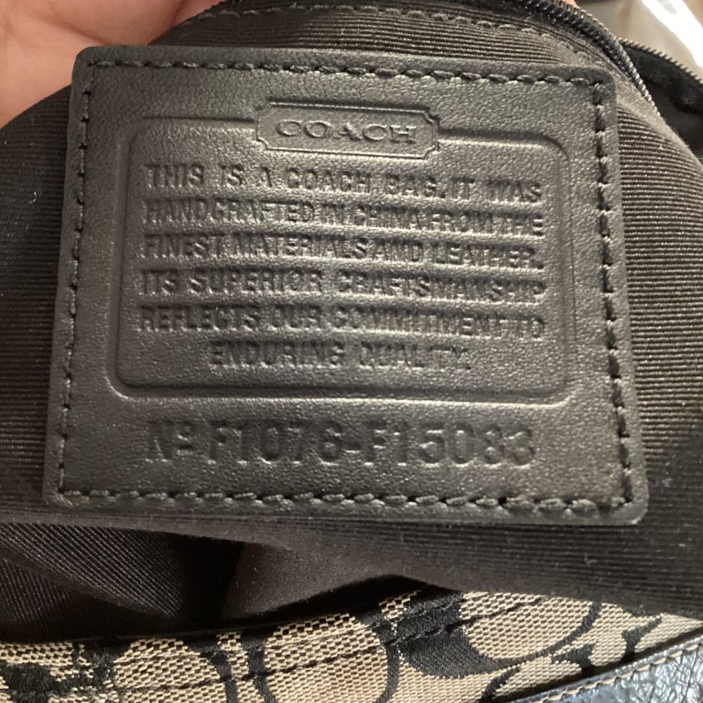 Coach Lynn Hobo Shoulder Signature Purse Bag - Picture 3 of 17